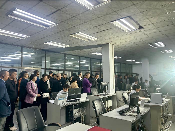 参观1(1).jpg 参观1(1).jpg